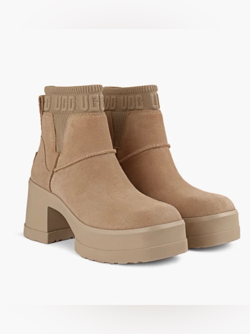 NEW IN BOX! UGG Women's Moxy Chelsea  Boots in Sand Size 9 Women